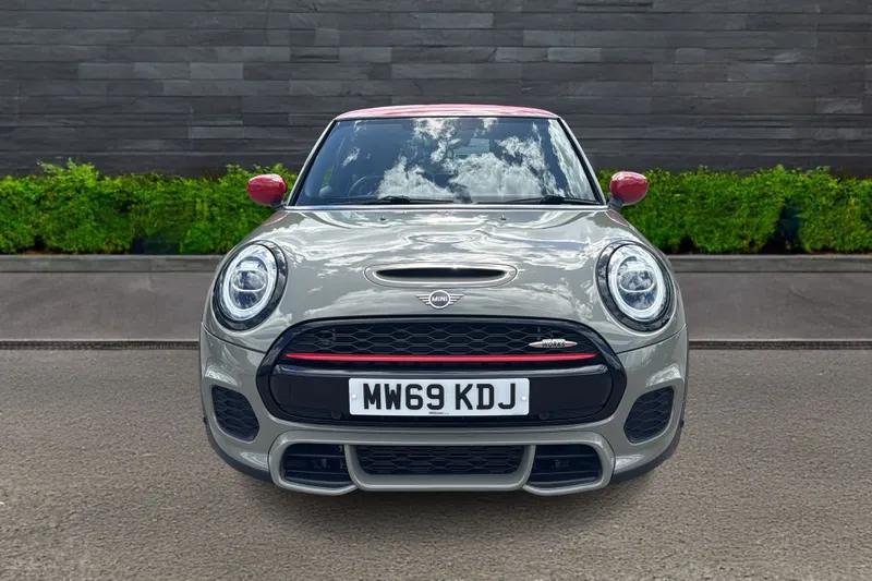 Mini Hatchback Image 2