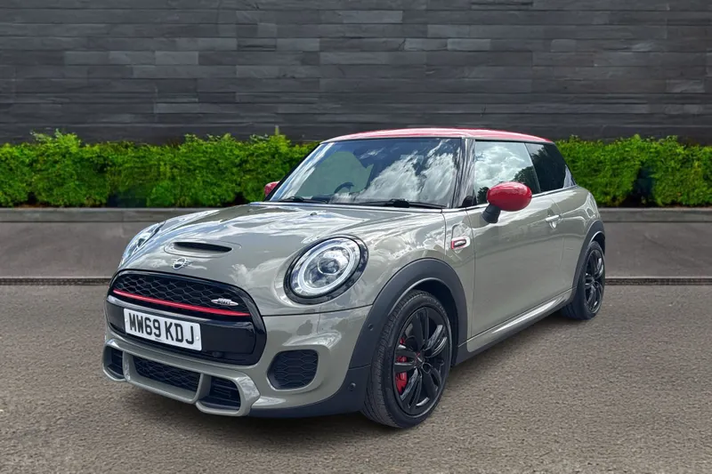 Mini Hatchback Image 3