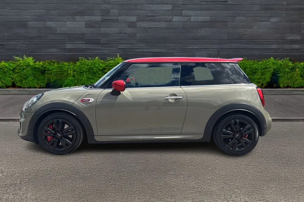 Mini Hatchback Image 4