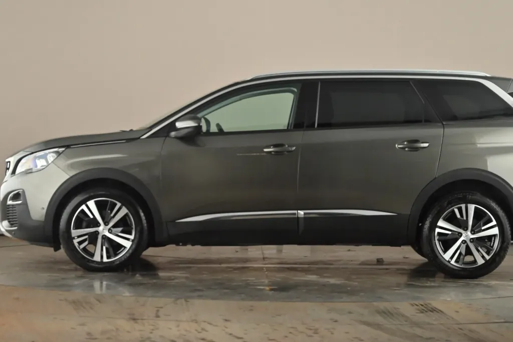 Peugeot 5008 Image 2