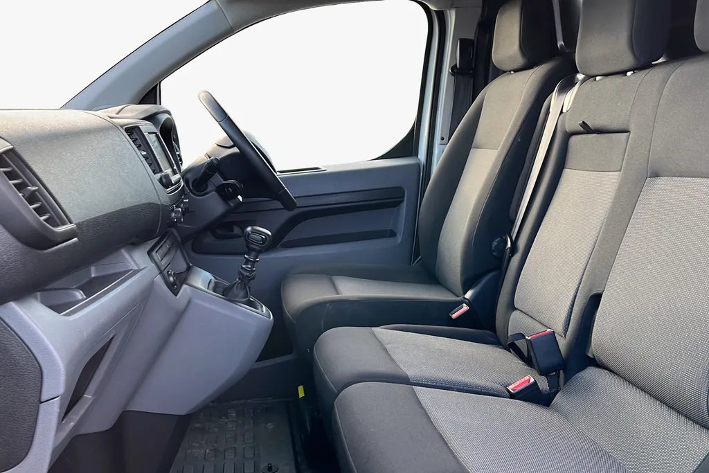 Vauxhall Vivaro Image 2