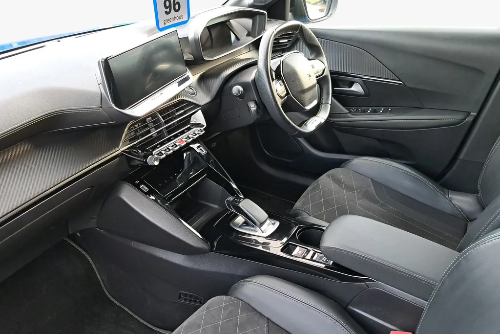 Peugeot 208 Image 2