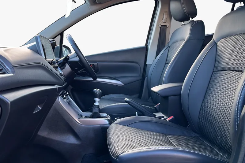 Suzuki S-Cross Image 2