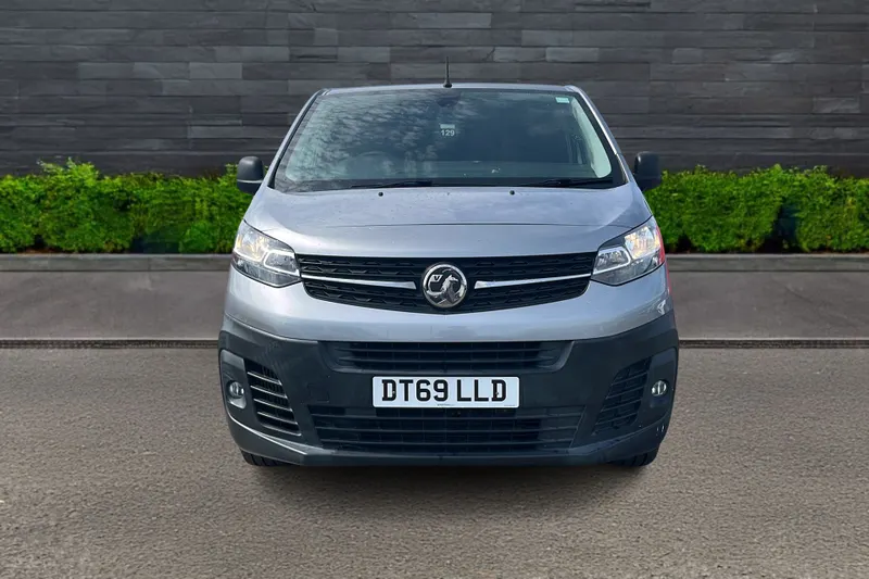 Vauxhall Vivaro Image 2