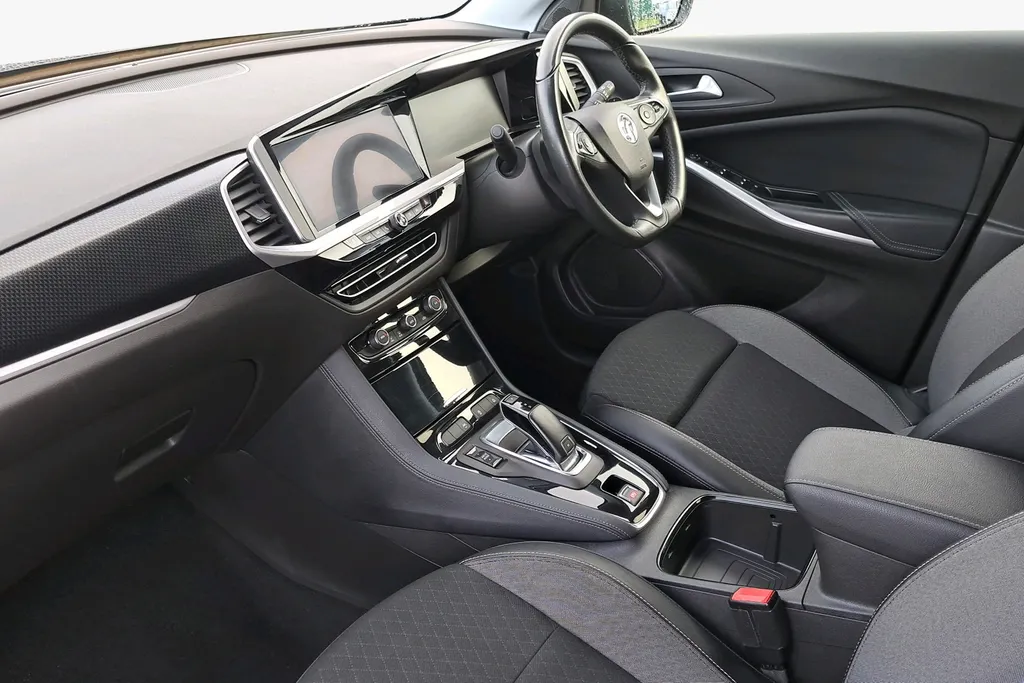 Vauxhall Grandland Image 2