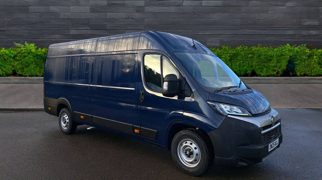 Vauxhall Movano Image 1