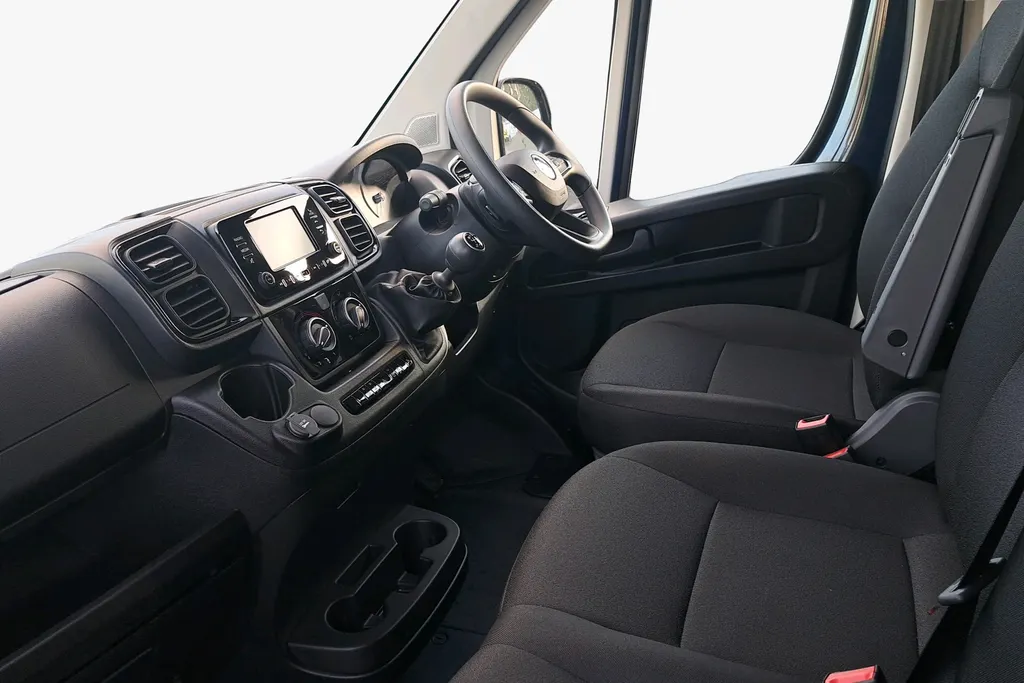 Vauxhall Movano Image 2