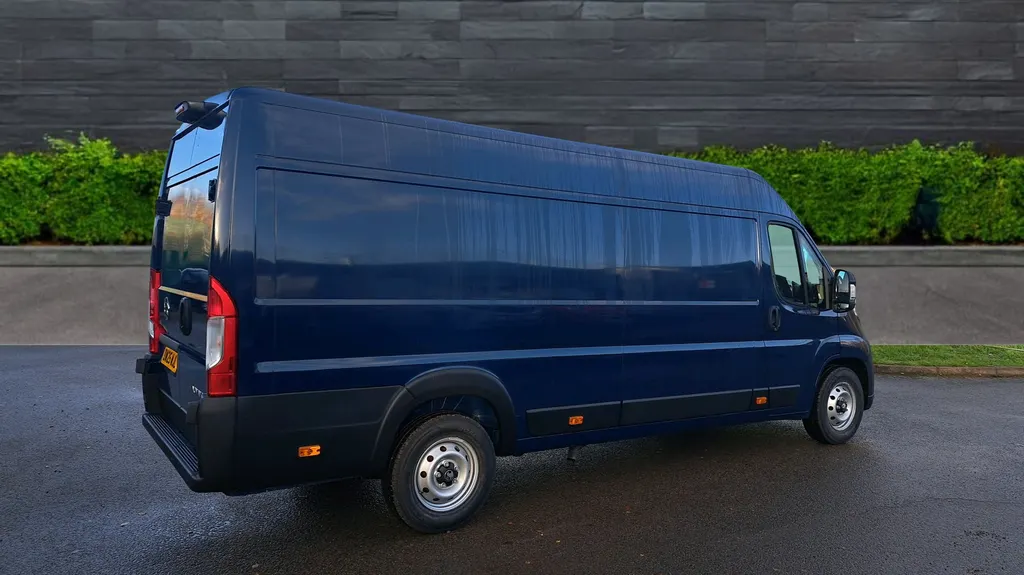 Vauxhall Movano Image 3