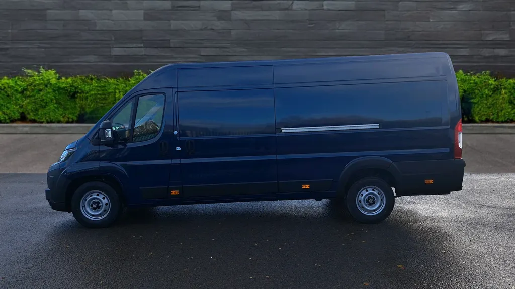 Vauxhall Movano Image 4