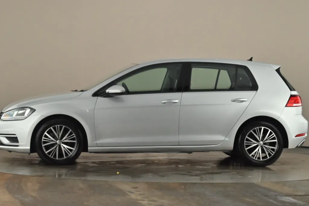 Volkswagen Golf Image 2