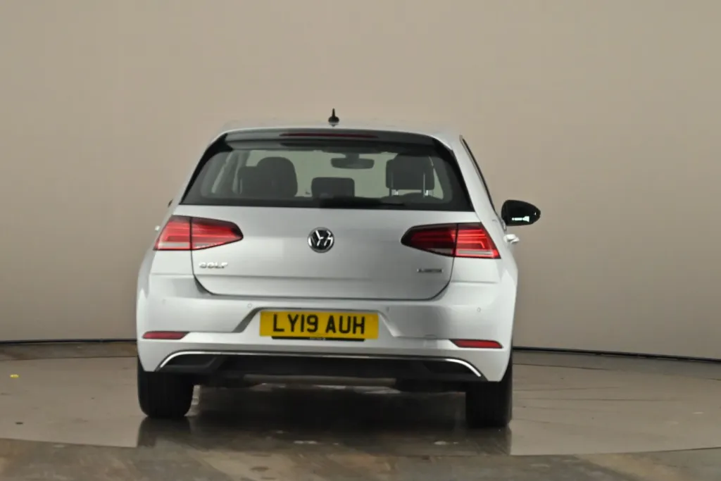 Volkswagen Golf Image 4