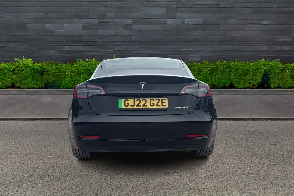 Tesla Model 3 Image 4