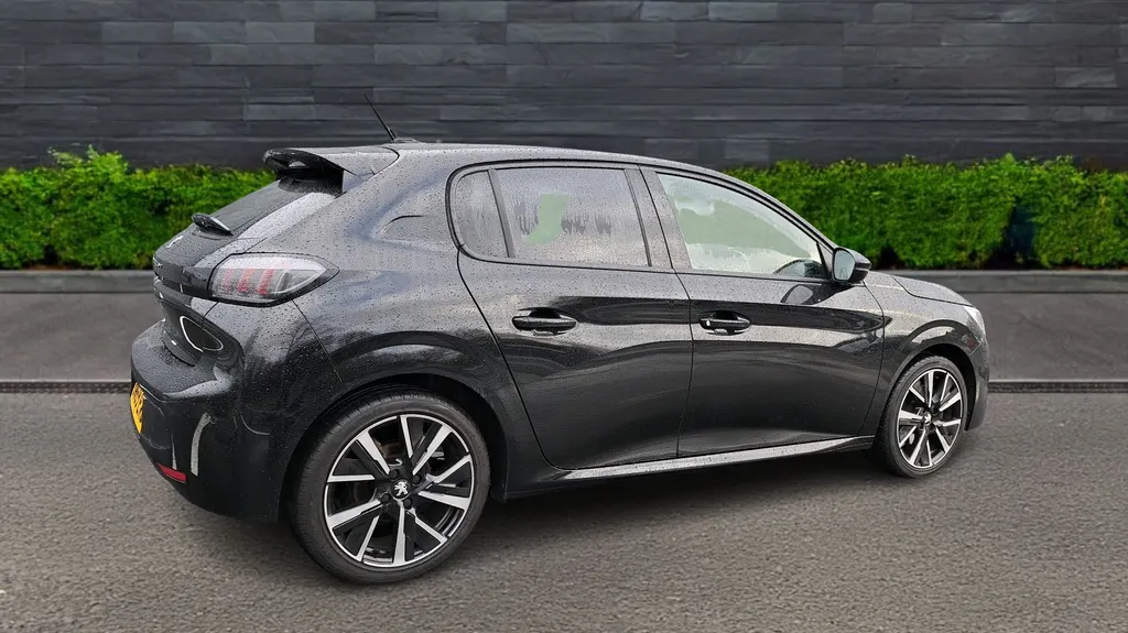 Peugeot 208 Image 3