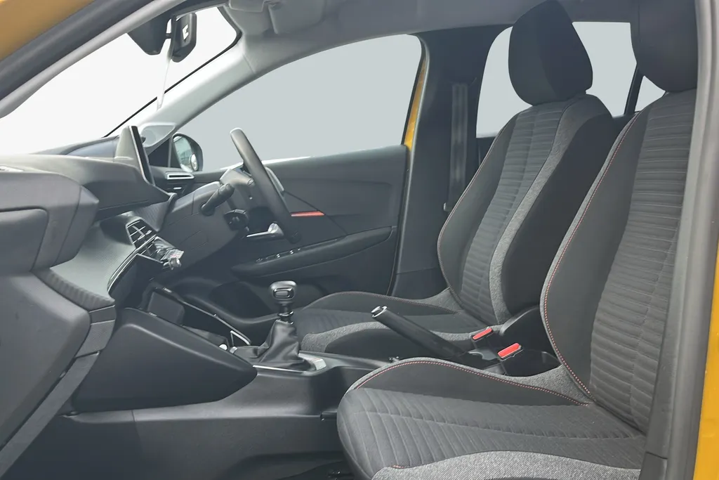 Peugeot 208 Image 2