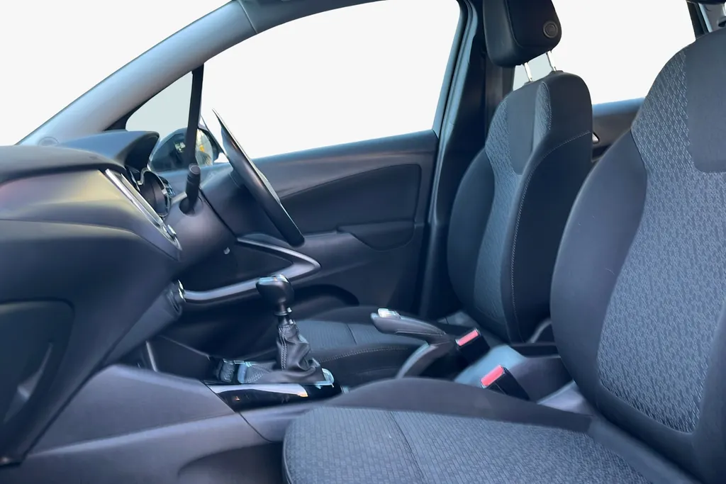 Vauxhall Crossland Image 2