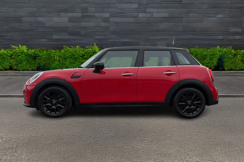 Mini Hatchback Image 4