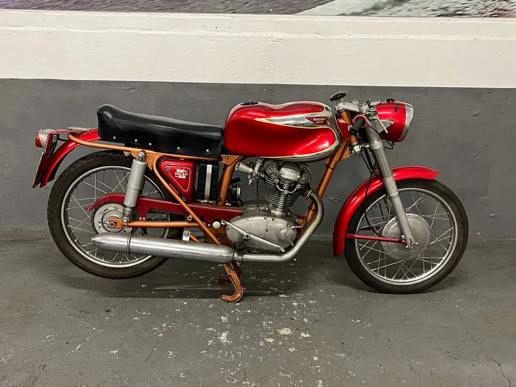 Rapid Classics: Eine Suche. Alle Oldtimer. 29 » Rapid Classics: Eine Suche. Alle Oldtimer. DUCATI ELITE