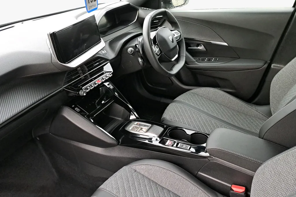 Peugeot 2008 Image 2