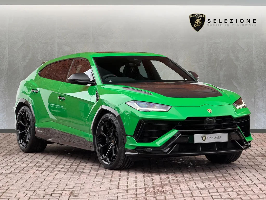 2023 Lamborghini Urus Performan...