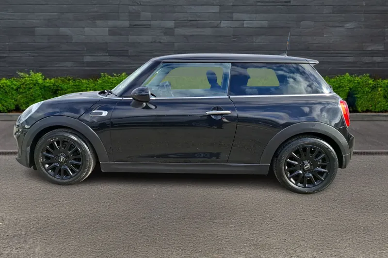 Mini Hatchback Image 3