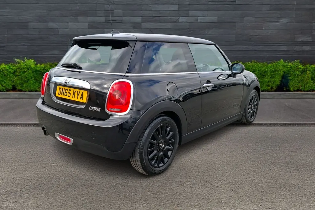 Mini Hatchback Image 4