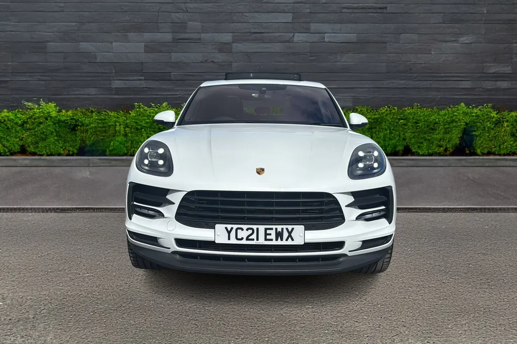 Porsche Macan Image 2