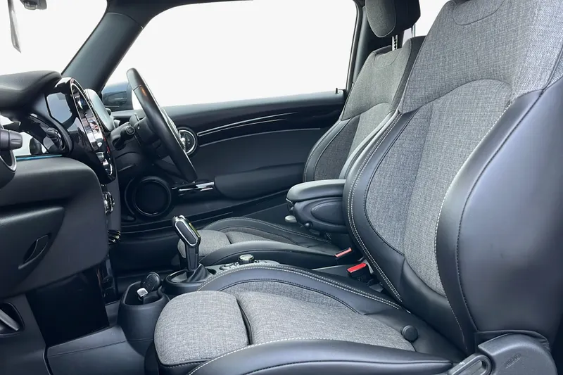 Mini Hatchback Image 2