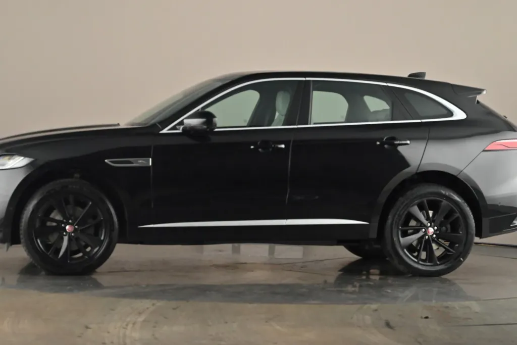 Jaguar F-Pace Image 2