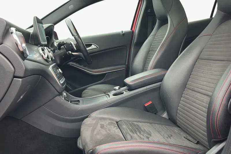 Mercedes-Benz Gla Image 2