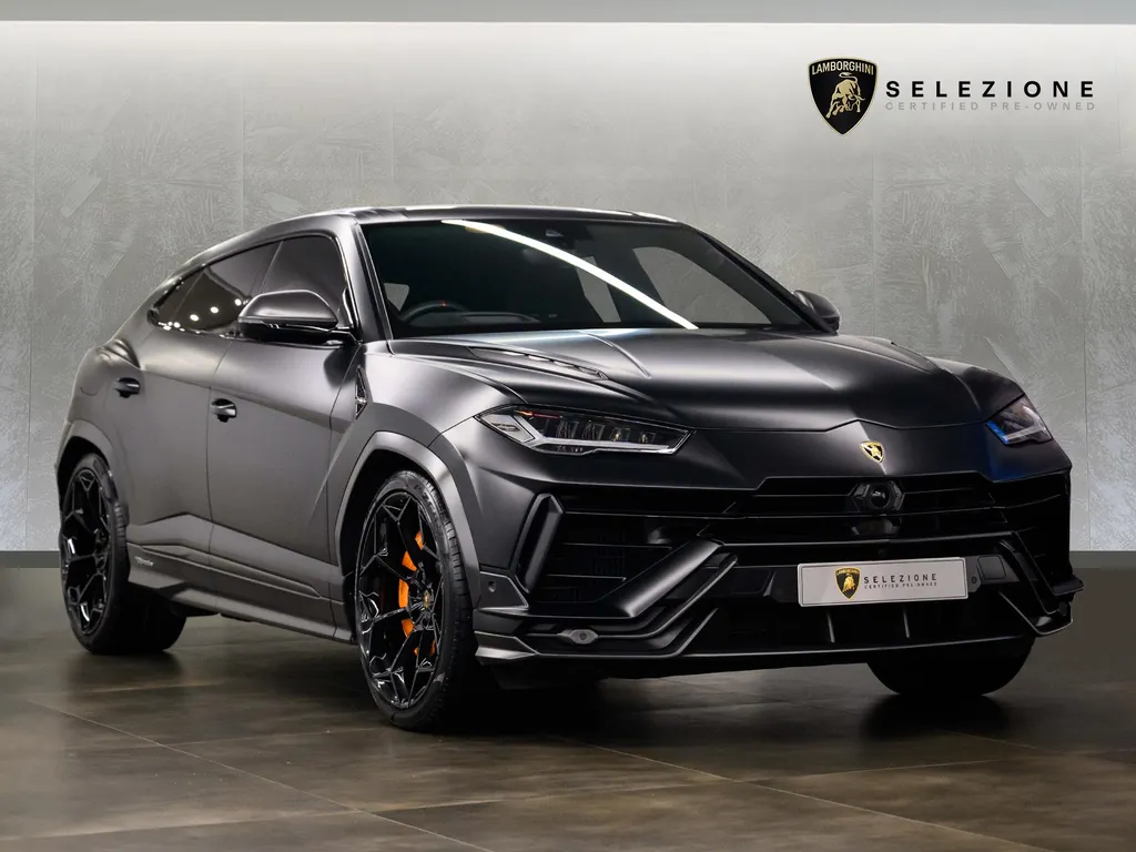 2023 Lamborghini Urus Performan...