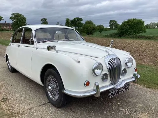 DAIMLER V8 250