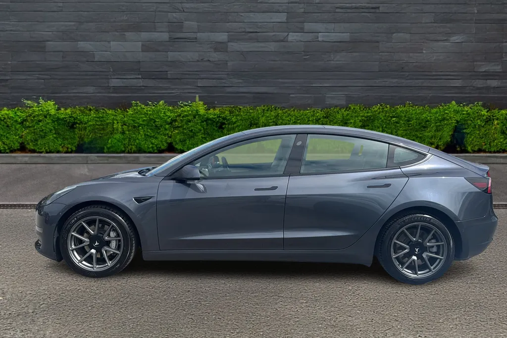 Tesla Model 3 Image 4