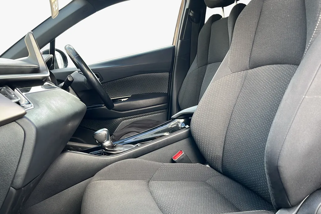 Toyota C-Hr Image 2