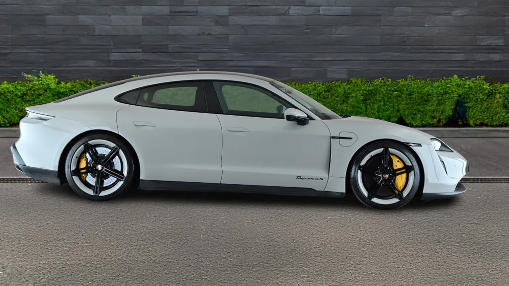 Porsche Taycan Image 2