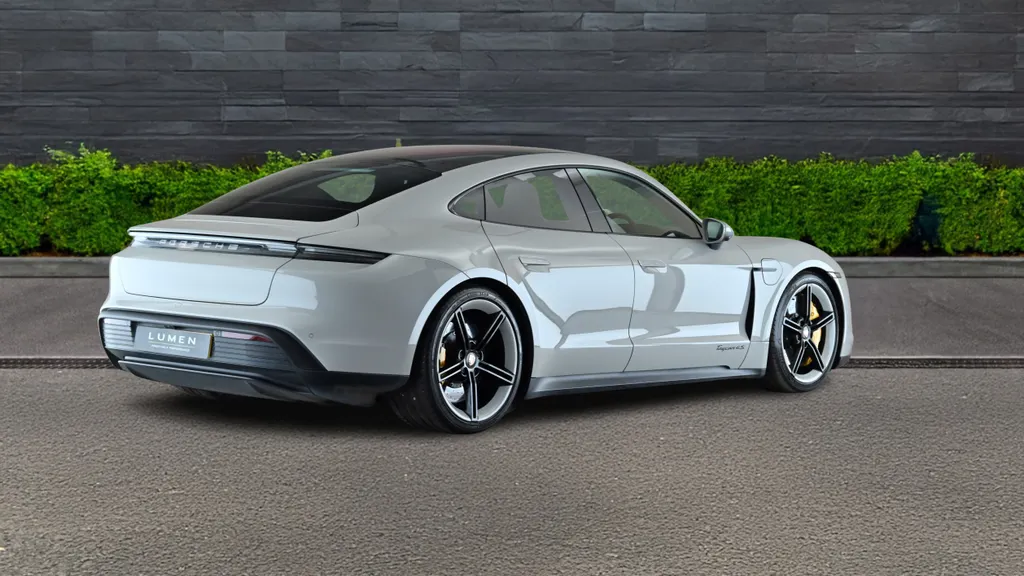 Porsche Taycan Image 3