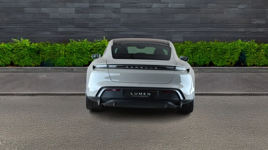 Porsche Taycan Image 4