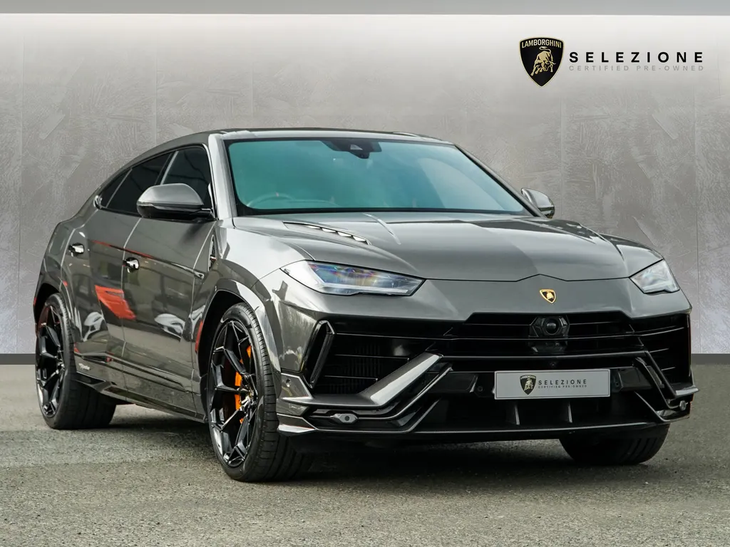 2023 Lamborghini Urus Performan...