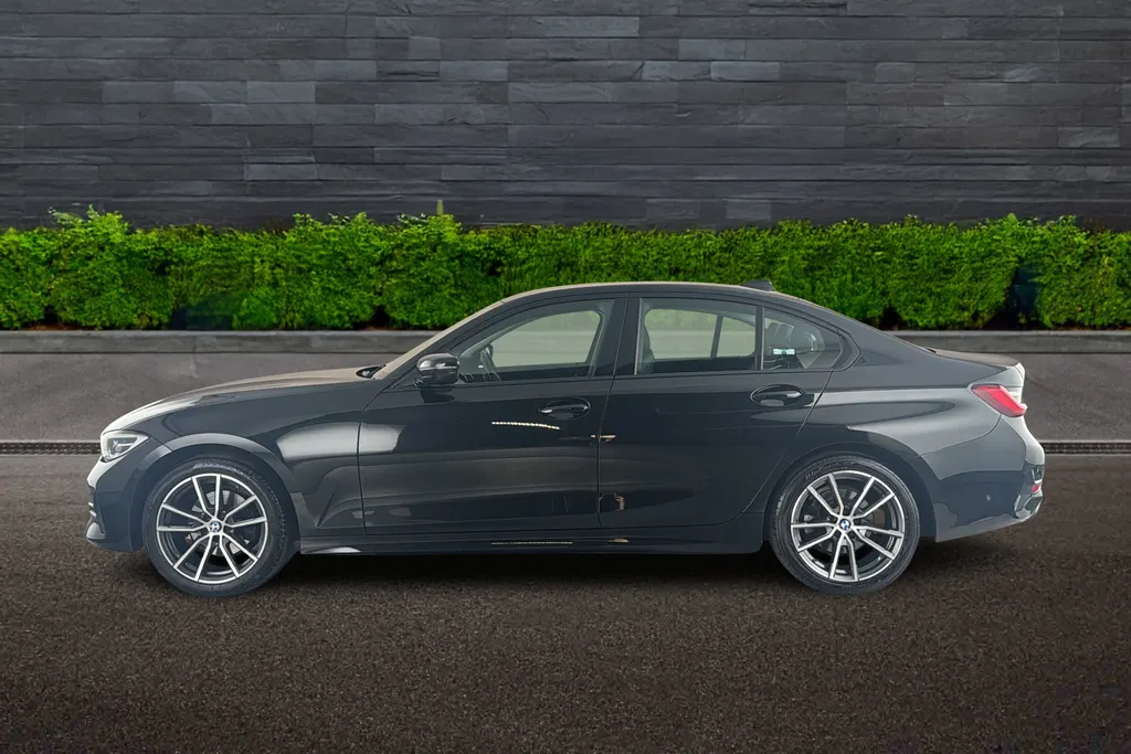 Bmw 3 Series Image 4