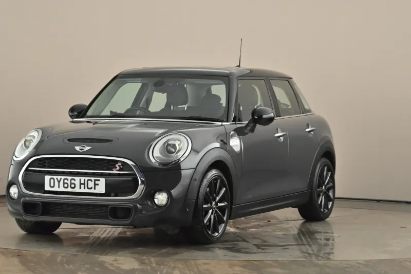 Mini Hatchback Image 1