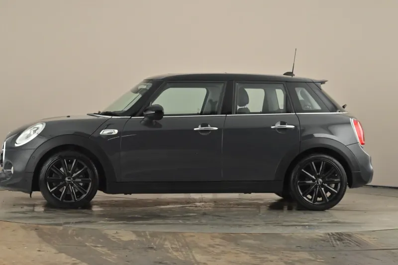 Mini Hatchback Image 2