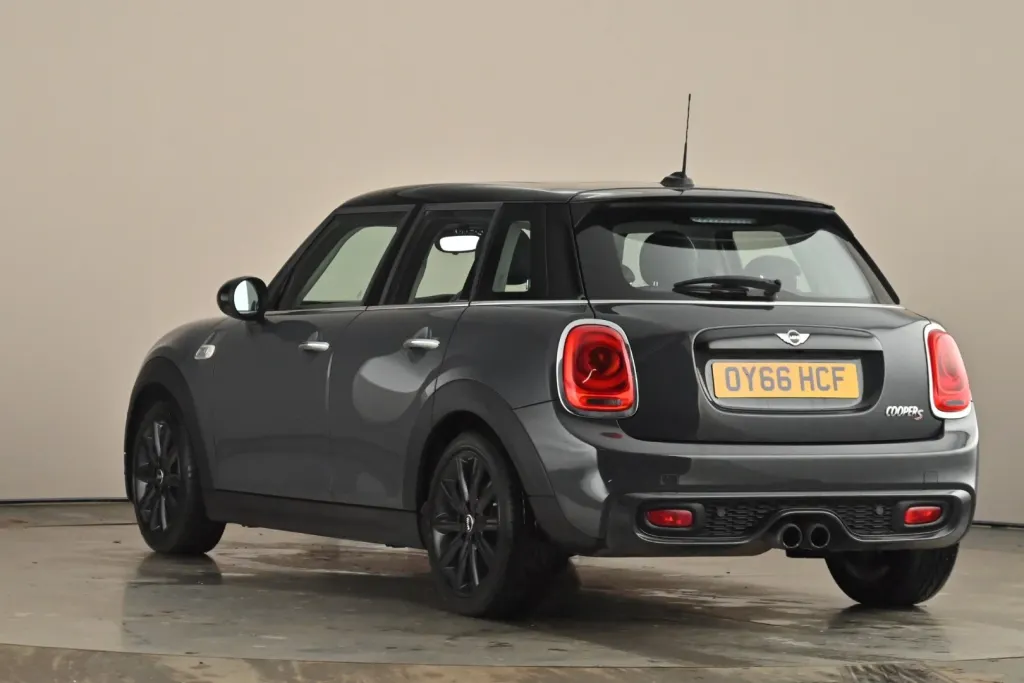 Mini Hatchback Image 3