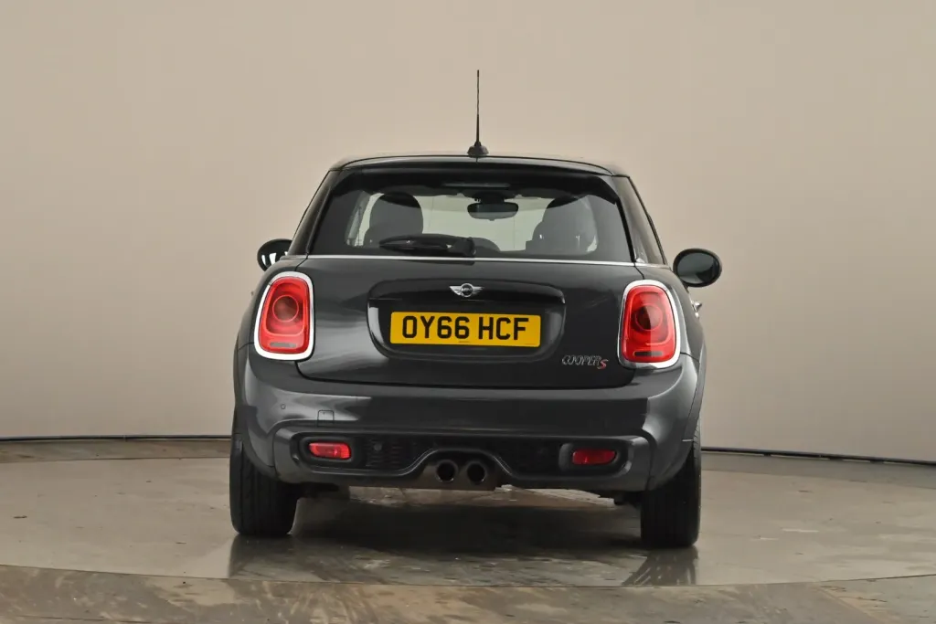Mini Hatchback Image 4