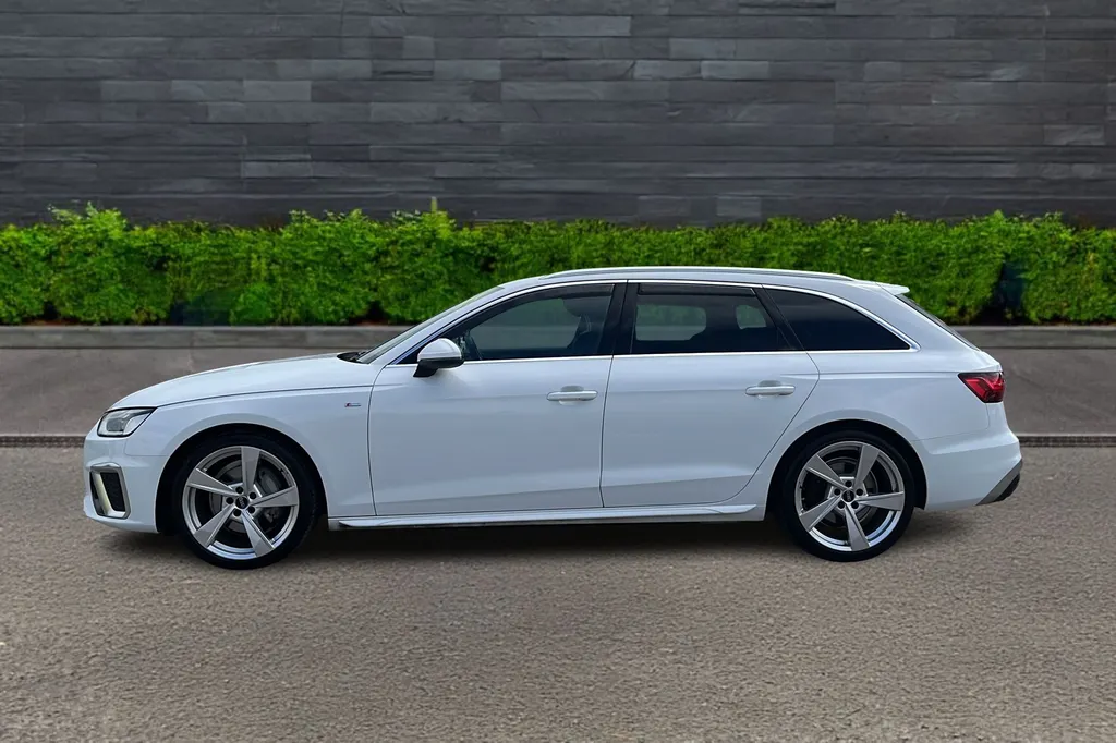 Audi A4 Image 4