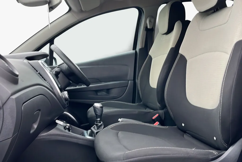 Renault Captur Image 2