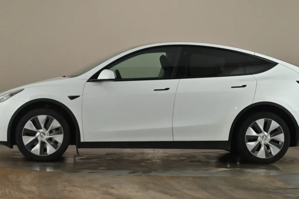 Tesla Model Y Image 2