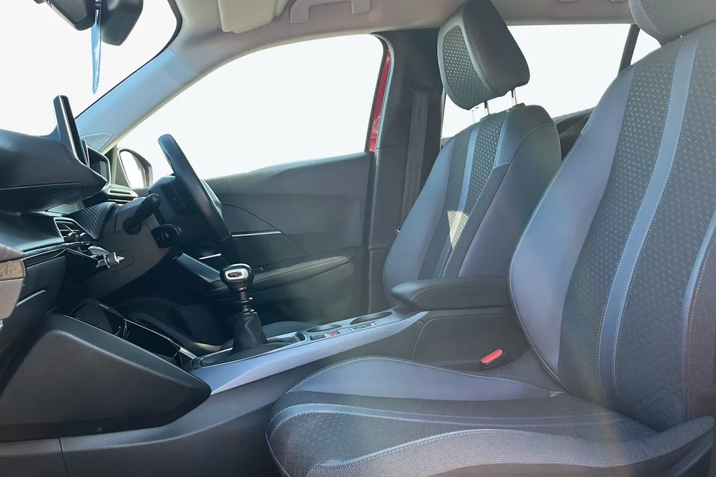 Peugeot 2008 Image 2