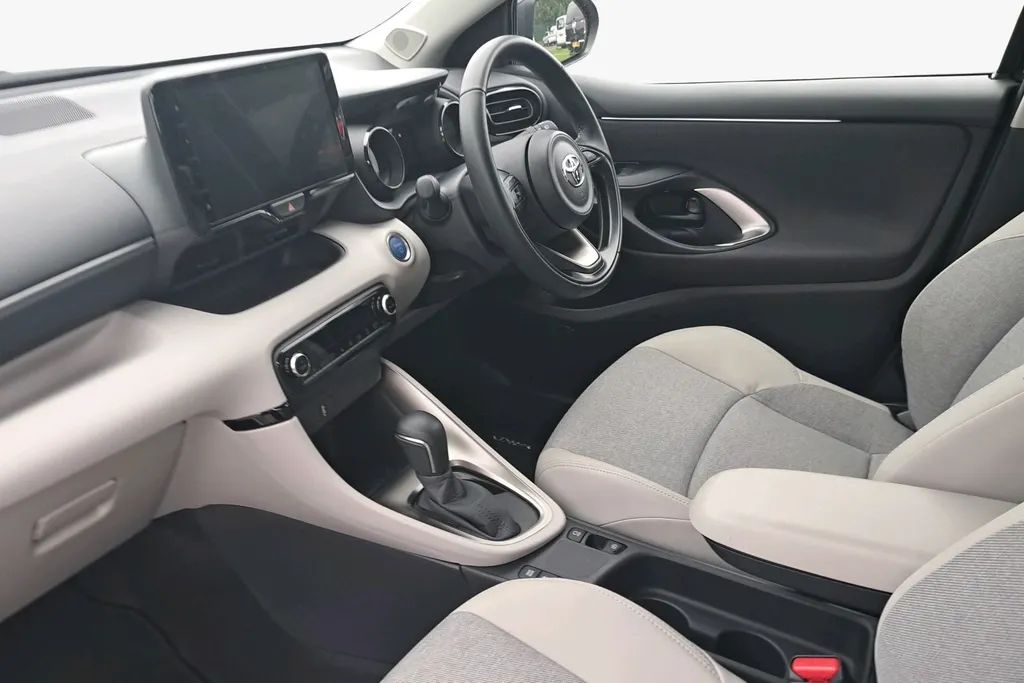 Toyota Yaris Image 2