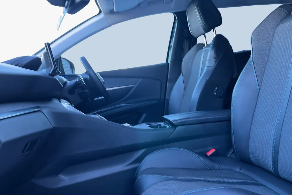 Peugeot 5008 Image 2