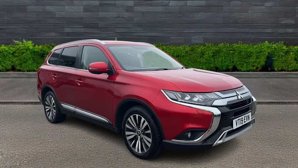 Mitsubishi Outlander Image 1