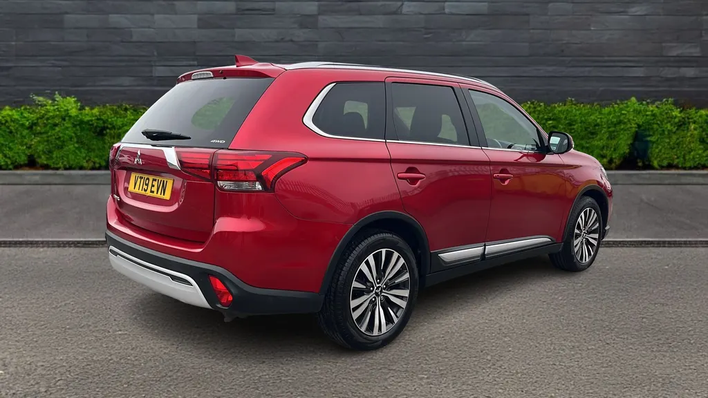 Mitsubishi Outlander Image 3